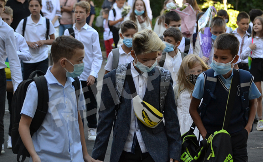 В престижной днепровской школе встретили День знаний по-спортивному весело