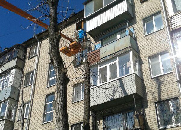 Днепрян испугали высотные работы и заградительные ленты
