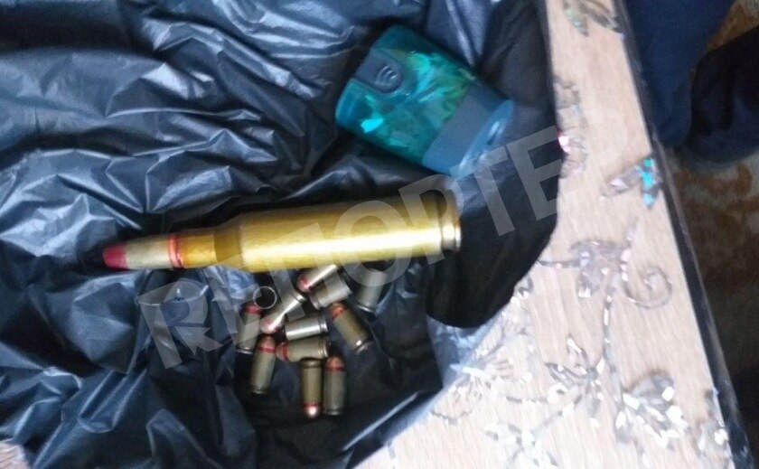 Днепровский вояка с арсеналом распсиховался до того, жене пришлось вызвать копов