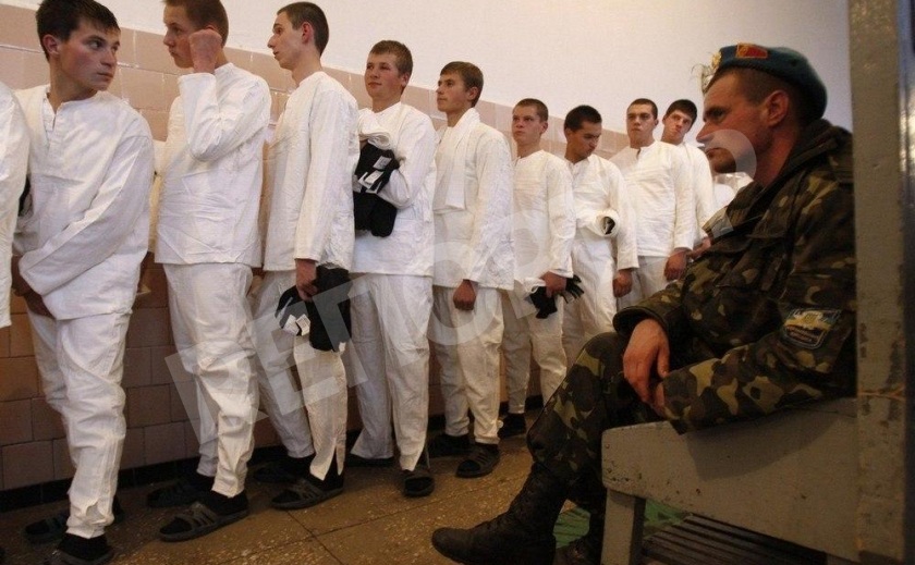 Держитесь, дембеля! Украинская армия встретила 200 днепровских призывников