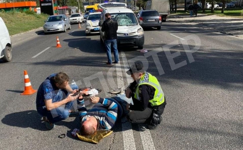 В Днепре на Космической «Рено» сбил пешехода В Днепре на Космической «Рено» сбил пешехода