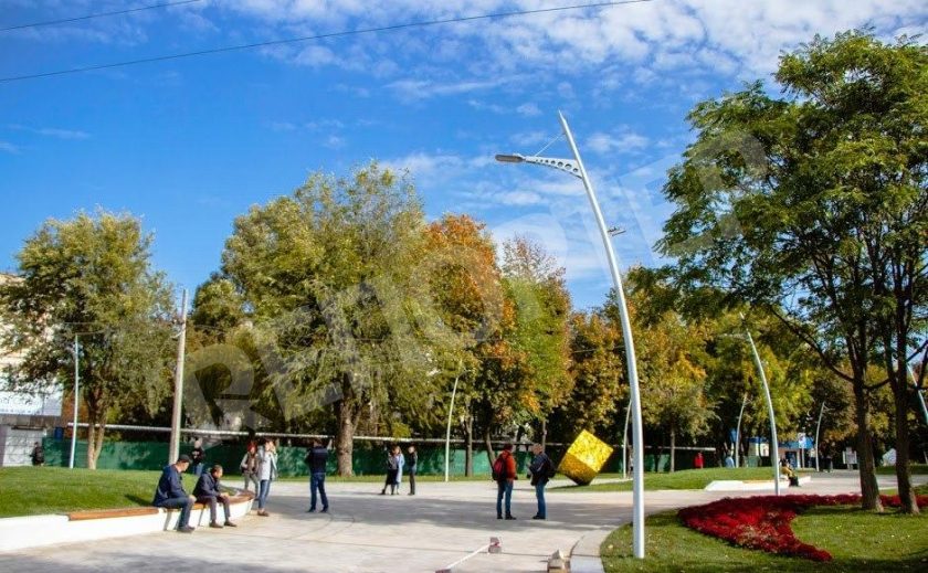 В днепровском парке им. Писаржевского осовременили аллею