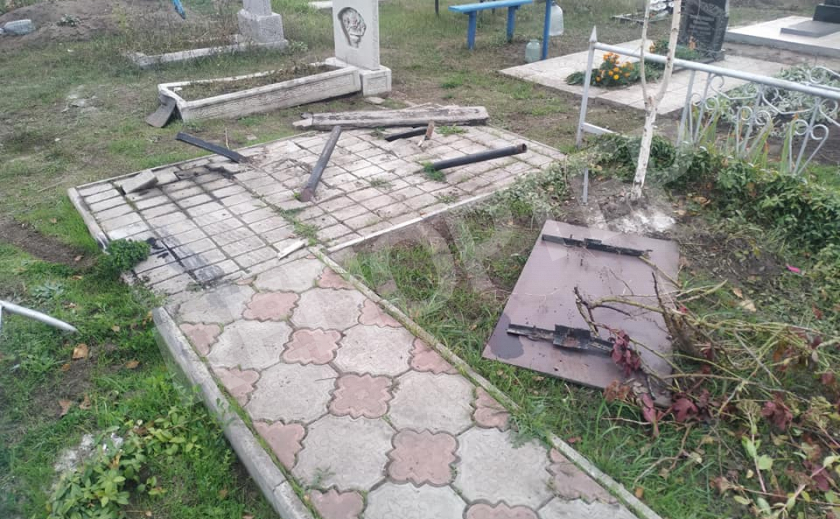Днепровского вандала, разгромившего могилы, предлагают пожизненно лишить прав